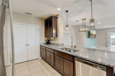 House in Davenport, Florida 5 bedrooms, 202.16 sq.m. № 1535593 - photo 9
