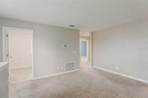 House in Davenport, Florida 5 bedrooms, 202.16 sq.m. № 1535593 - photo 14