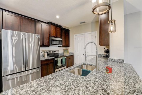 House in Davenport, Florida 5 bedrooms, 202.16 sq.m. № 1535593 - photo 10