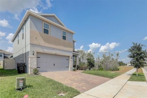 House in Davenport, Florida 5 bedrooms, 202.16 sq.m. № 1535593 - photo 1