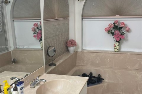 Villa ou maison à vendre à Pembroke Pines, Floride: 4 chambres, 208.75 m2 № 1975926 - photo 23