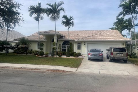 Villa ou maison à vendre à Pembroke Pines, Floride: 4 chambres, 208.75 m2 № 1975926 - photo 1
