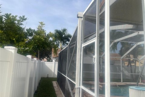 Villa ou maison à vendre à Pembroke Pines, Floride: 4 chambres, 208.75 m2 № 1975926 - photo 3