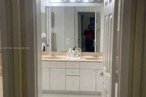 Villa ou maison à vendre à Pembroke Pines, Floride: 4 chambres, 208.75 m2 № 1975926 - photo 21