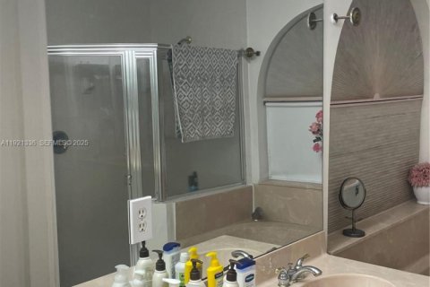 Villa ou maison à vendre à Pembroke Pines, Floride: 4 chambres, 208.75 m2 № 1975926 - photo 22