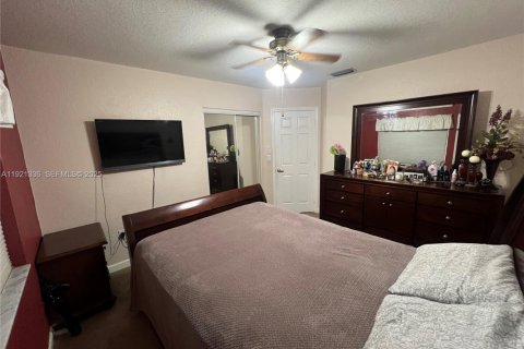 Villa ou maison à vendre à Pembroke Pines, Floride: 4 chambres, 208.75 m2 № 1975926 - photo 7