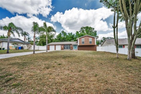 House in Brandon, Florida 4 bedrooms, 185.25 sq.m. № 1640239 - photo 1