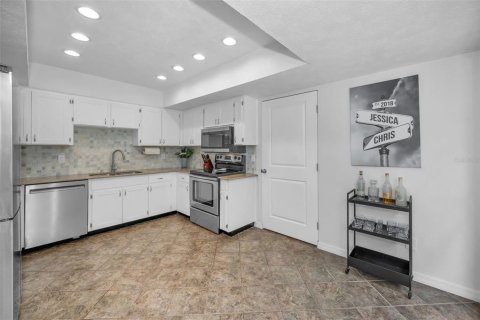 House in Brandon, Florida 4 bedrooms, 185.25 sq.m. № 1640239 - photo 21