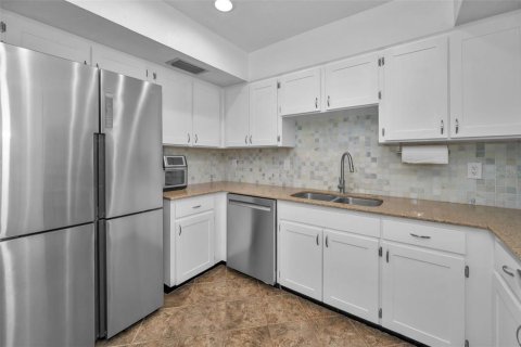 House in Brandon, Florida 4 bedrooms, 185.25 sq.m. № 1640239 - photo 14