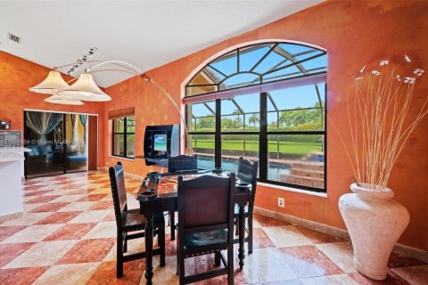 House in Pembroke Pines, Florida 4 bedrooms, 256.41 sq.m. № 1805945 - photo 12