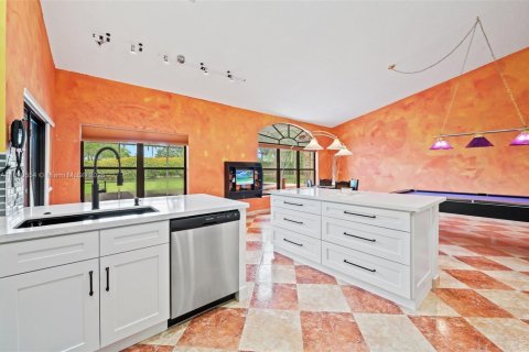 House in Pembroke Pines, Florida 4 bedrooms, 256.41 sq.m. № 1805945 - photo 15