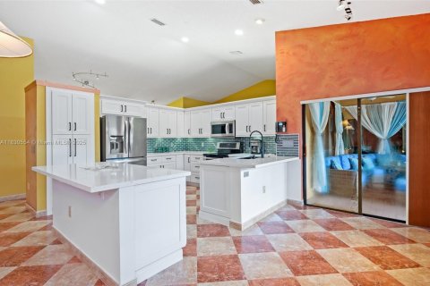 House in Pembroke Pines, Florida 4 bedrooms, 256.41 sq.m. № 1805945 - photo 13