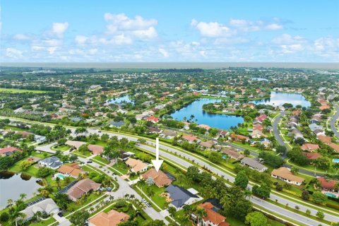House in Pembroke Pines, Florida 4 bedrooms, 256.41 sq.m. № 1805945 - photo 6