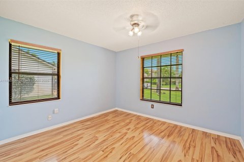 House in Pembroke Pines, Florida 4 bedrooms, 256.41 sq.m. № 1805945 - photo 24
