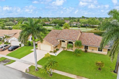 House in Pembroke Pines, Florida 4 bedrooms, 256.41 sq.m. № 1805945 - photo 2