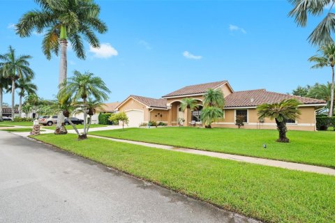 House in Pembroke Pines, Florida 4 bedrooms, 256.41 sq.m. № 1805945 - photo 3