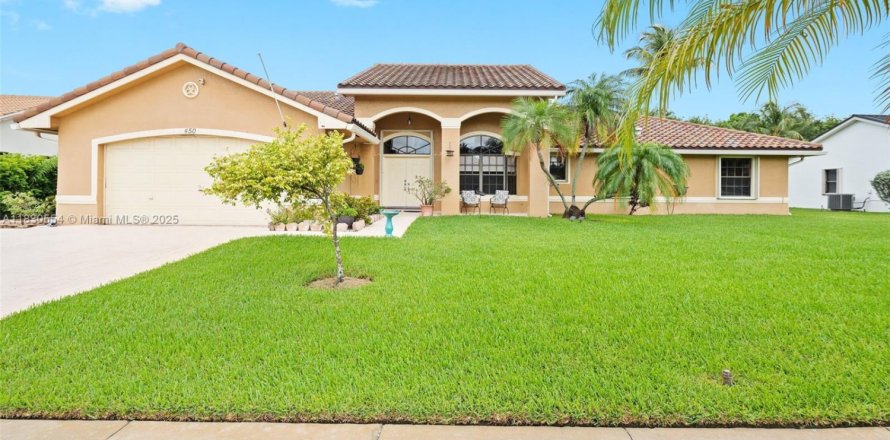 House in Pembroke Pines, Florida 4 bedrooms, 256.41 sq.m. № 1805945