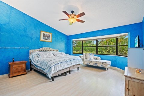 House in Pembroke Pines, Florida 4 bedrooms, 256.41 sq.m. № 1805945 - photo 17