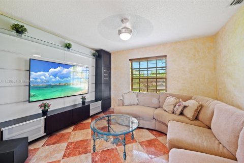 House in Pembroke Pines, Florida 4 bedrooms, 256.41 sq.m. № 1805945 - photo 16