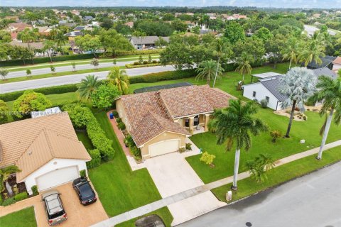 House in Pembroke Pines, Florida 4 bedrooms, 256.41 sq.m. № 1805945 - photo 5