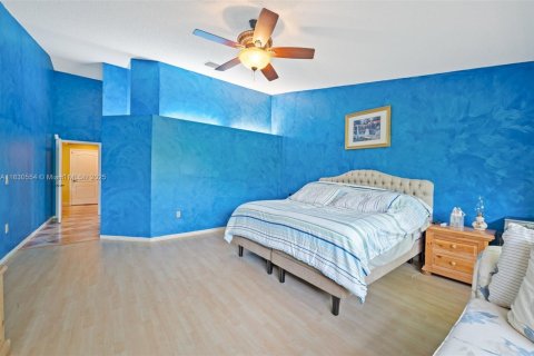 House in Pembroke Pines, Florida 4 bedrooms, 256.41 sq.m. № 1805945 - photo 19