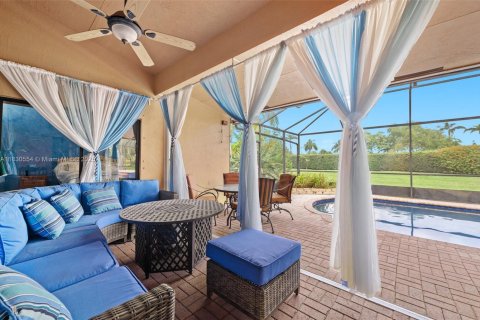House in Pembroke Pines, Florida 4 bedrooms, 256.41 sq.m. № 1805945 - photo 28