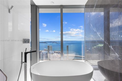 Condominio en venta en Miami, Florida, 4 dormitorios, 313.55 m2 № 2422838 - foto 28