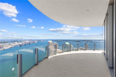 Condominio en venta en Miami, Florida, 4 dormitorios, 313.55 m2 № 2422838 - foto 11