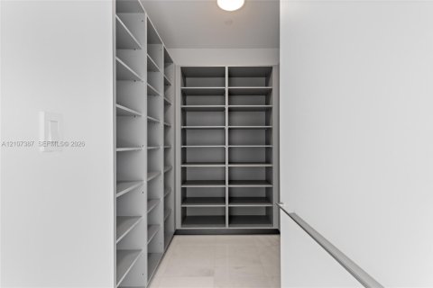 Condominio en venta en Miami, Florida, 4 dormitorios, 313.55 m2 № 2422838 - foto 18
