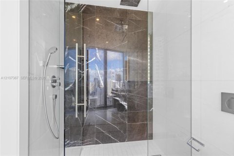 Condominio en venta en Miami, Florida, 4 dormitorios, 313.55 m2 № 2422838 - foto 24