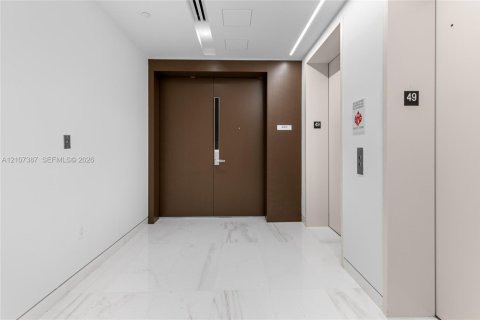 Condominio en venta en Miami, Florida, 4 dormitorios, 313.55 m2 № 2422838 - foto 2