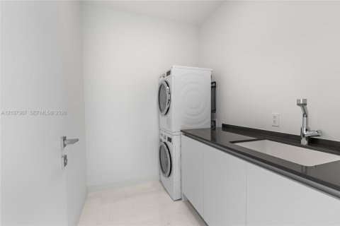 Condominio en venta en Miami, Florida, 4 dormitorios, 313.55 m2 № 2422838 - foto 27
