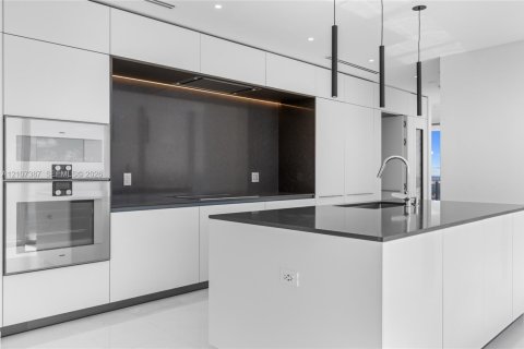 Condominio en venta en Miami, Florida, 4 dormitorios, 313.55 m2 № 2422838 - foto 17