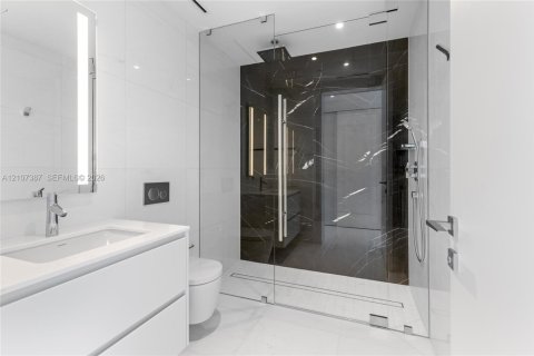 Condominio en venta en Miami, Florida, 4 dormitorios, 313.55 m2 № 2422838 - foto 25