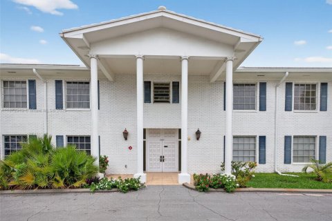 Condo in Fort Lauderdale, Florida, 1 bedroom  № 1925213 - photo 1
