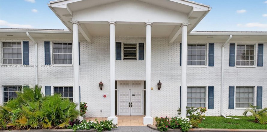 Condo in Fort Lauderdale, Florida, 1 bedroom № 1925213