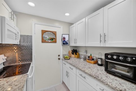 Condo in Fort Lauderdale, Florida, 1 bedroom  № 1925213 - photo 10