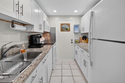 Condo in Fort Lauderdale, Florida, 1 bedroom  № 1925213 - photo 13