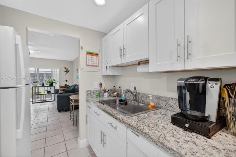 Condo in Fort Lauderdale, Florida, 1 bedroom  № 1925213 - photo 12
