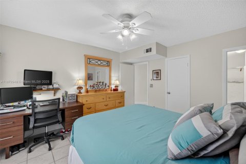Condo in Fort Lauderdale, Florida, 1 bedroom  № 1925213 - photo 17
