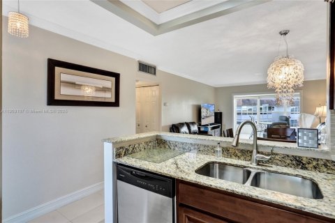 Купить кондоминиум в Лодердейл-Лейкс, Флорида 2 спальни, 87.7м2, № 1966195 - фото 5