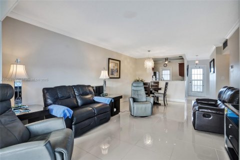 Купить кондоминиум в Лодердейл-Лейкс, Флорида 2 спальни, 87.7м2, № 1966195 - фото 23