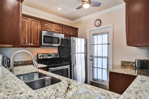 Купить кондоминиум в Лодердейл-Лейкс, Флорида 2 спальни, 87.7м2, № 1966195 - фото 2