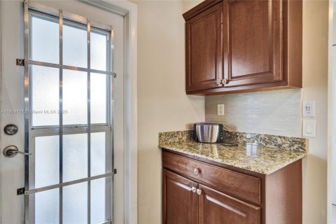 Купить кондоминиум в Лодердейл-Лейкс, Флорида 2 спальни, 87.7м2, № 1966195 - фото 7