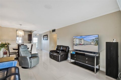 Купить кондоминиум в Лодердейл-Лейкс, Флорида 2 спальни, 87.7м2, № 1966195 - фото 24