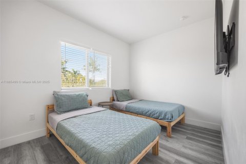 Commercial property in Hallandale Beach, Florida 522.58 sq.m. № 1938642 - photo 12