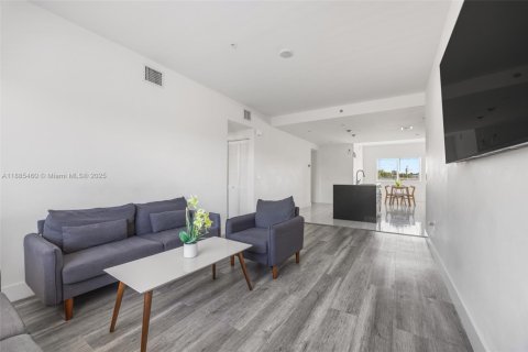 Commercial property in Hallandale Beach, Florida 522.58 sq.m. № 1938642 - photo 5