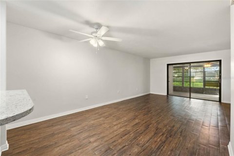 Touwnhouse à vendre à Eustis, Floride: 2 chambres, 94.48 m2 № 1734548 - photo 6
