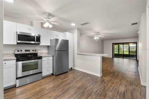 Touwnhouse à vendre à Eustis, Floride: 2 chambres, 94.48 m2 № 1734548 - photo 11
