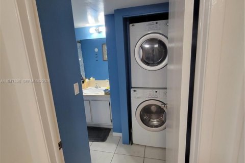 Copropriété à vendre à Miami, Floride: 2 chambres, 76.83 m2 № 2003946 - photo 16